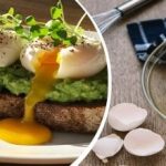 Come fare uova in camicia perfette senza padella: il metodo